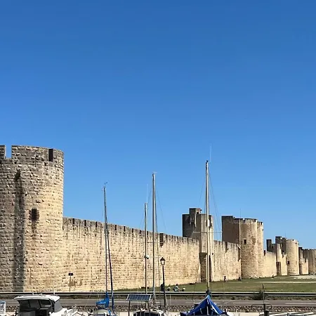 Le Medieval - Parking Inclus & Accueil Velo ホテル エーグ・モルト