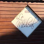 Le Medieval - Parking Inclus & Accueil Velo 2* 艾格-莫尔特