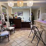 Hotel Le Medieval - Parking Inclus & Accueil Velo Aigues-Mortes