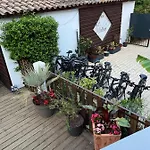 酒店 Le Medieval - Parking Inclus & Accueil Velo 艾格-莫尔特