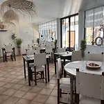 酒店 Le Medieval - Parking Inclus & Accueil Velo 艾格-莫尔特
