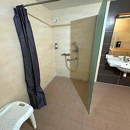 Le Medieval - Parking Inclus & Accueil Velo Hotell