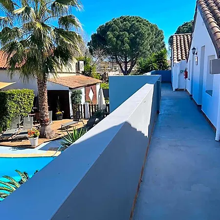Hotell Le Medieval - Parking Inclus & Accueil Velo Aigues-Mortes