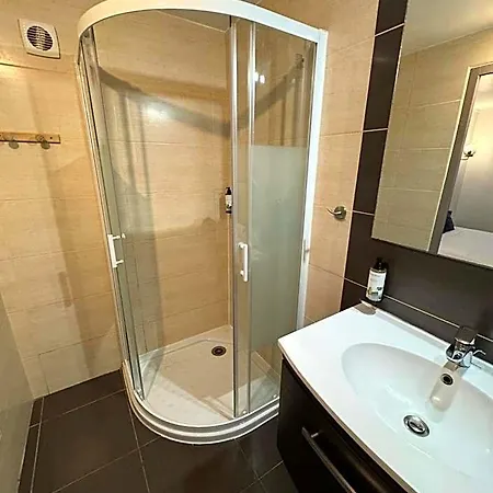 Hotell Le Medieval - Parking Inclus & Accueil Velo Aigues-Mortes