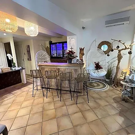 Le Medieval - Parking Inclus & Accueil Velo Hotell Aigues-Mortes
